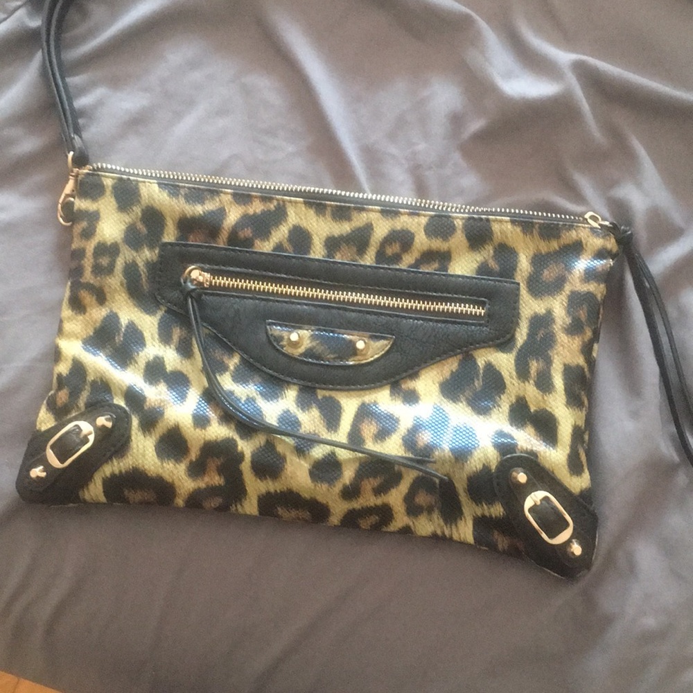 Leopard clutch